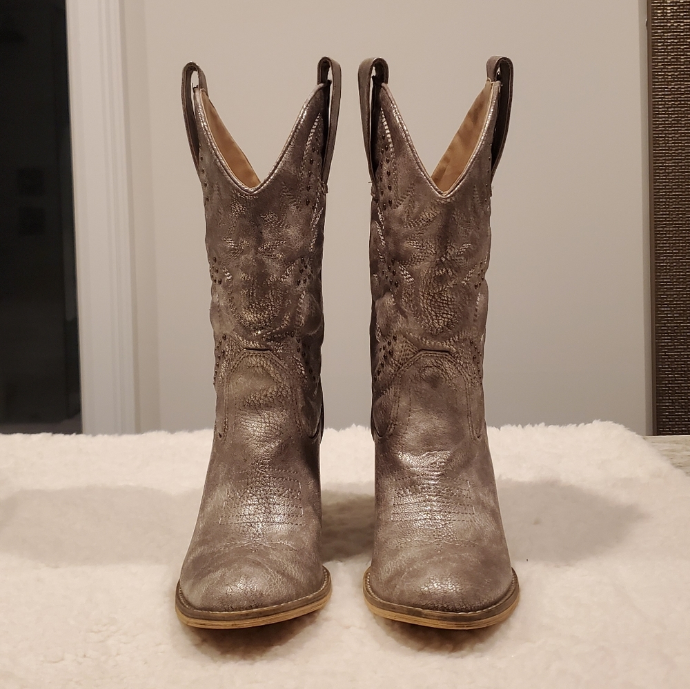 Very Volatile Studded Boot - Picture 2 of 3